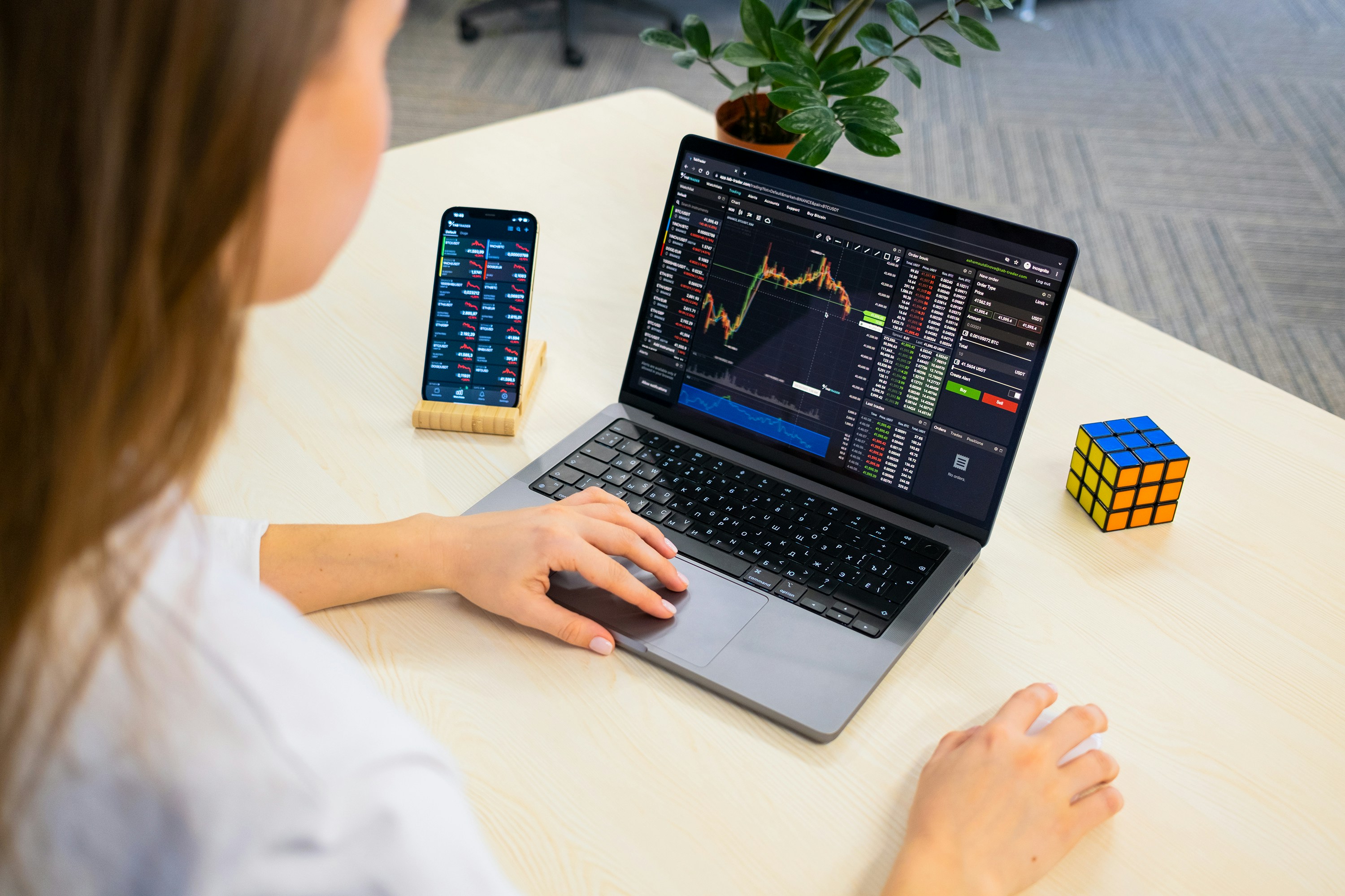 tabtrader com AXH69E807zQ unsplash